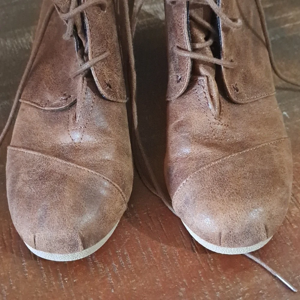 Maurices Brown Lace-Up Ankle Wedge Booties Size 9